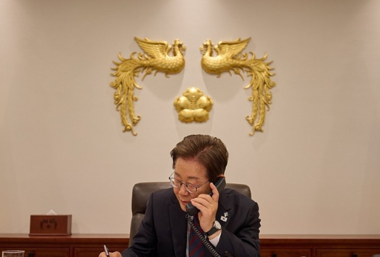 한중정상 첫 통화 한중관계발전·APEC 협력…